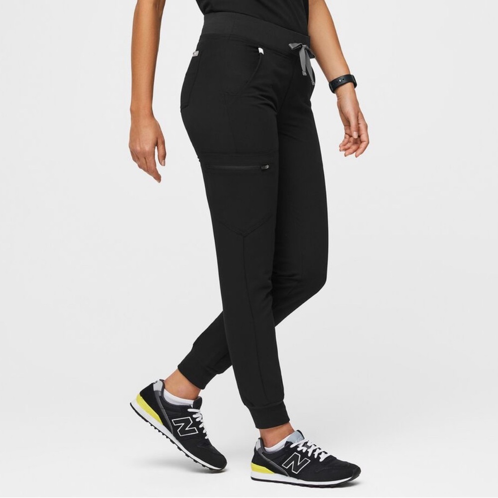 Figs Women's Black Ankle Cargo Jogger Pants